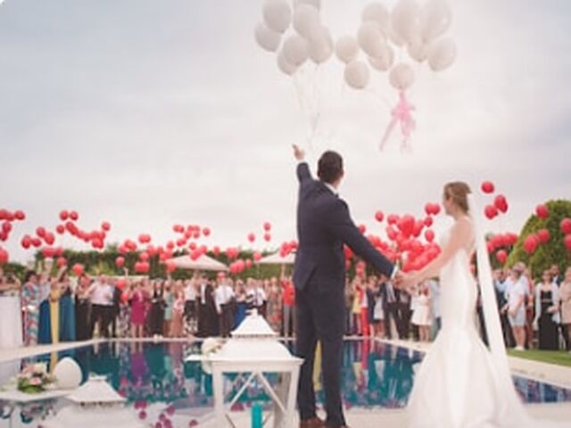 A kiss in the confetti